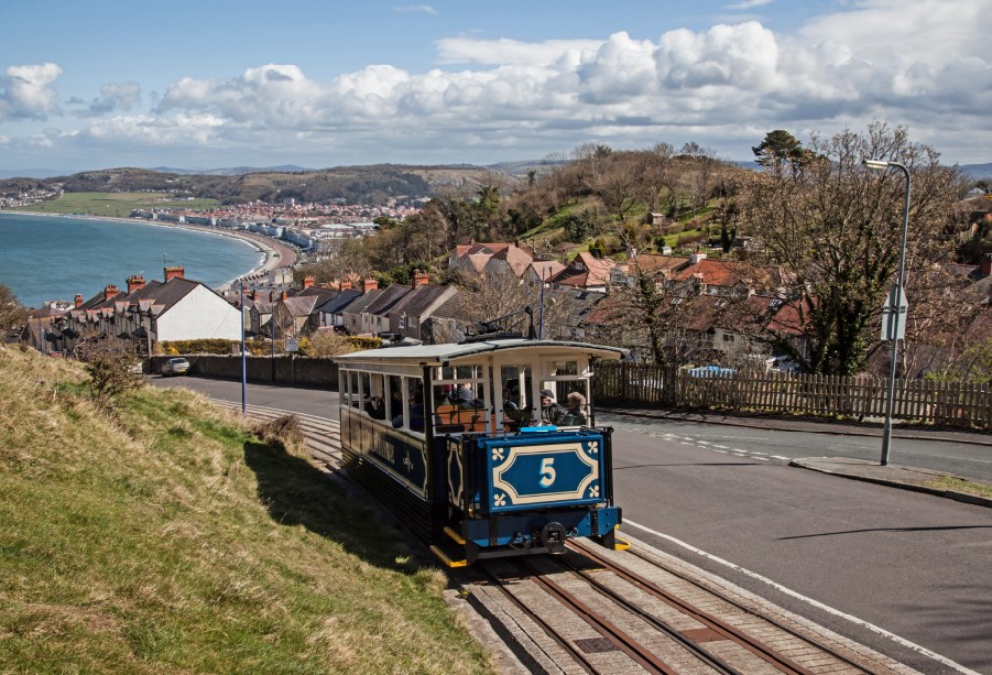 Llandudno Escape – Gardens, Castles & River Cruise